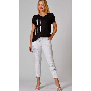 Introducing the Annika Jeans – a perfect blend of comfort, style, and a touch of dazzling flair. These pull-on fit jeans with an elasticated waist redefine the essence of easy-wear fashion, ensuring you look effortlessly chic without compromising on comfort.