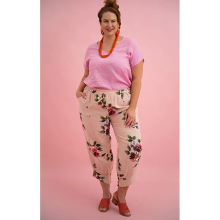 Our Penny Floral Pants – where style meets comfort. Picture yourself in cropped elegance, adorned with a charming cuffed hem and three wood buttons, exuding subtle sophistication with a slight balloon effect. These one-size-fits-all wonders (10-16) are not just pants; they're an invitation to effortless chic.