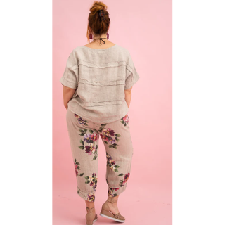 Discover the Penny Floral Pants – where style meets comfort in a captivating dance. Picture yourself in cropped elegance, adorned with a charming cuffed hem and three wood buttons, exuding subtle sophistication with a slight balloon effect. These one-size-fits-all wonders (10-16) are not just pants; they're an invitation to effortless chic.