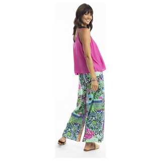 The Rayon Maeli wide-legged Pant is your perfect go-to summer piece crafted from lightweight Indian rayon for ultimate comfort and breathability. The Maeli Pant comes in a fun, on-trend print that effortlessly combines fashion and function. Perfect for both casual outings and chic summer events!