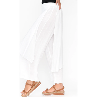 Elegance meets comfort in the Zara Linen Pant Skirt. This versatile piece is designed to offer a perfect fit while exuding an air of sophistication and timeless style. Explore the features that make this garment a must-have addition to your wardrobe.