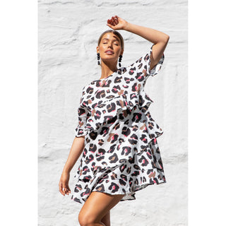 100% Linen Dress with fun Leopard animal print. The Lozzy animal print linen ruffle style dress in the must-have shorter style animal print is guaranteed to never go out of fashion with this beautiful feminine animal print with contrasting pink. Shop Online now.